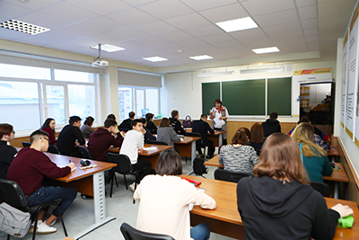 На базе НКИ преподаватели Тюменского индустриального университета провели сессию довузовской подготовки для учеников «РН-Классов»